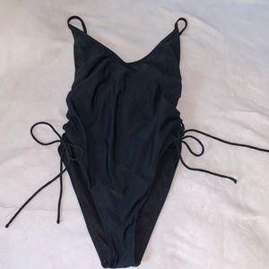 • Little Black One-Piece Bathing-suit •